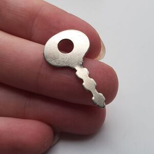 Key necklace pendant‎